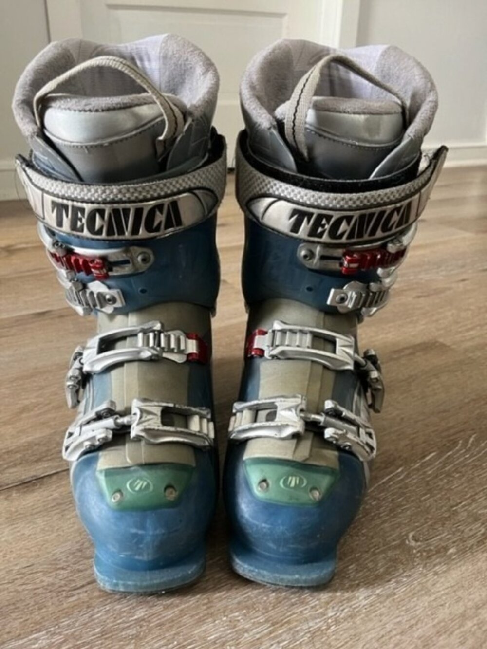 Tecnica Ski Boots Vento 8 Easy Fit 240 - 245, Men's Sz 6 to 6.5, Blue Flex 284